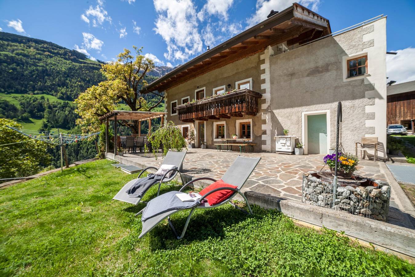 Ganze Wohnung, Ferienwohnung "Familienwohnung" im "Schildhof Ebion" mit Bergblick, Wlan und Garten in St. Leonhard in Passeier, Passeiertal