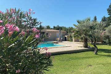 Gîte pour 6 personnes, avec jacuzzi ainsi que jardin et terrasse à Velleron