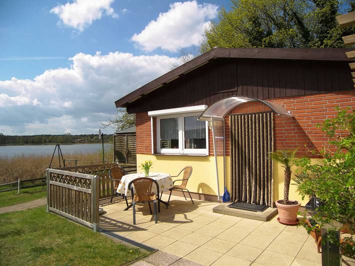 Ferienwohnung für 2 Personen, mit Terrasse und Ausblick sowie Seeblick und Garten in Kölpinsee - 2