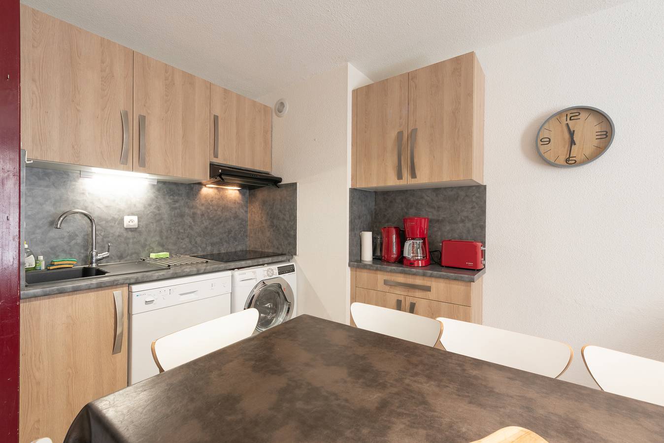 Entire apartment, Gavarnie Apartment – Cozy Duplex with Parking & Ski Locker in Gavarnie, Pyrenees National Park