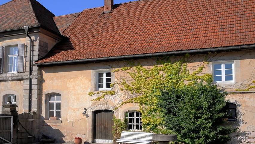 Ferienhaus für 10 Personen, mit Terrasse und Garten sowie Pool - 1