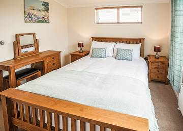 Chalet for 2 People in Roos, England, Photo 4