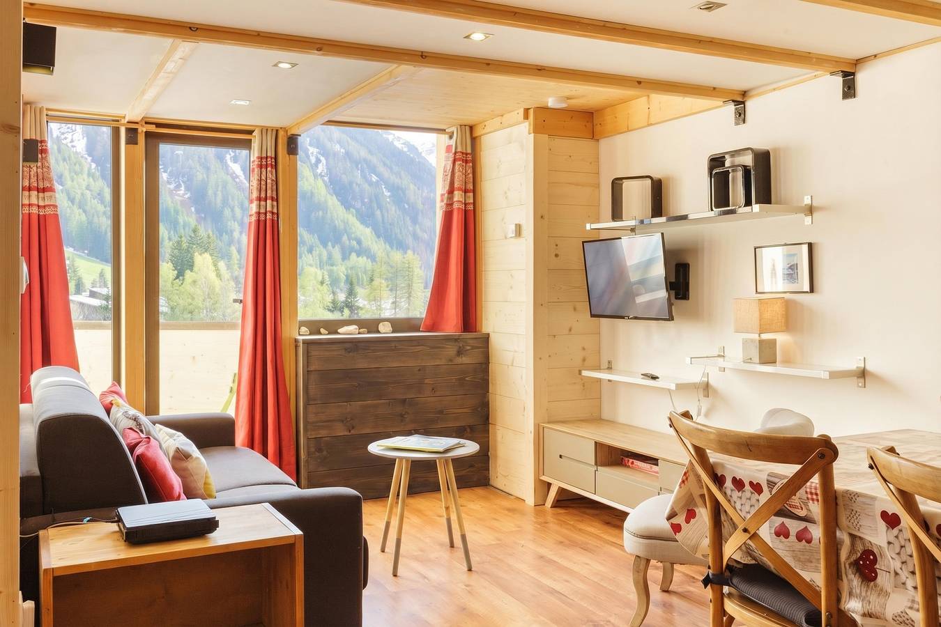Appartement entier, Grand Roc C311 280m from Slopes, Mont-Blanc View, Parking & Wifi in Argentière, Chamonix-Mont-Blanc