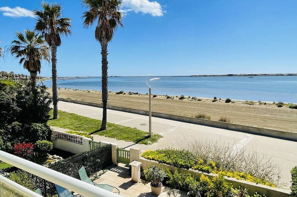 Großzügiges  Exklusiv-Ferienhaus in Traumlage direkt am Strand mit tollem Blick in Gruissan (Ville), Gruissan