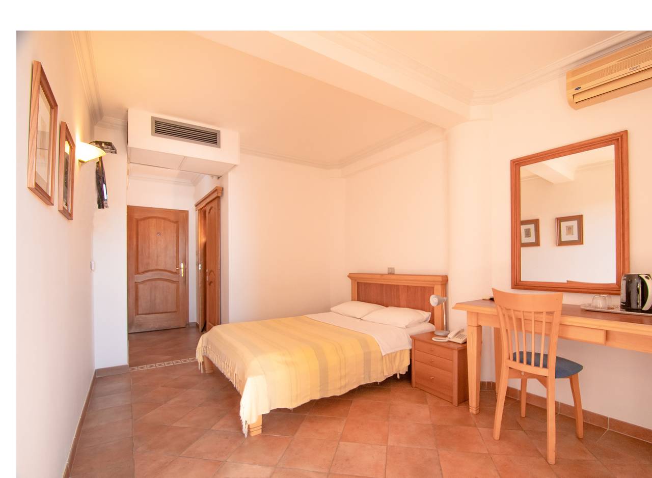 Zimmer Balkon Meerseite n1 in Sveti Stefan, Opština Budva