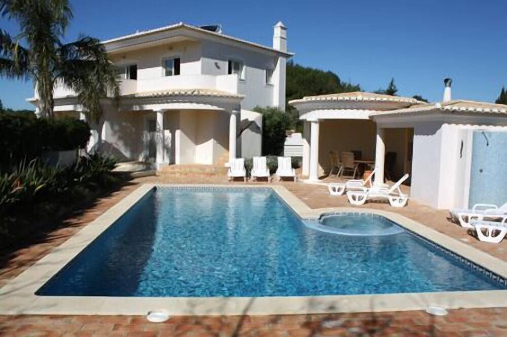 Villa for 8 People in Luz, Faro District