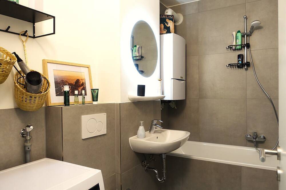 Ganze Wohnung, Neu sanierte Ferienwohnung in Duisburg Süd - Nähe Messe und Flughafen Düsseldorf in Duisburg, Ruhrgebiet