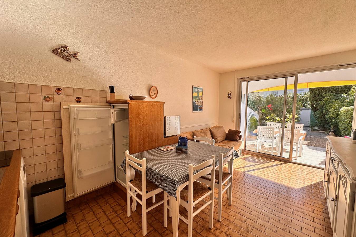 Appartement entier, Les Pinèdes – Jardin fleuri et plage à pied au calme in Le Grau-du-Roi, Côte d'Améthyste