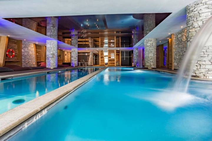 Appart’hôtel pour 6 personnes, avec jacuzzi et balcon ainsi que piscine et sauna