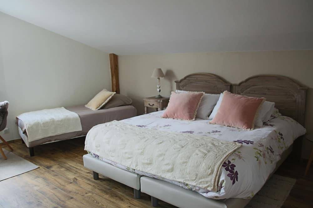 \"Le clos des flâneries\" 10 minutes from the Champagne vineyards. in Bouy, Marne