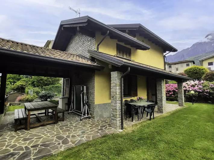 Villa per 4 persone, con Giardino e Piscina a Colico