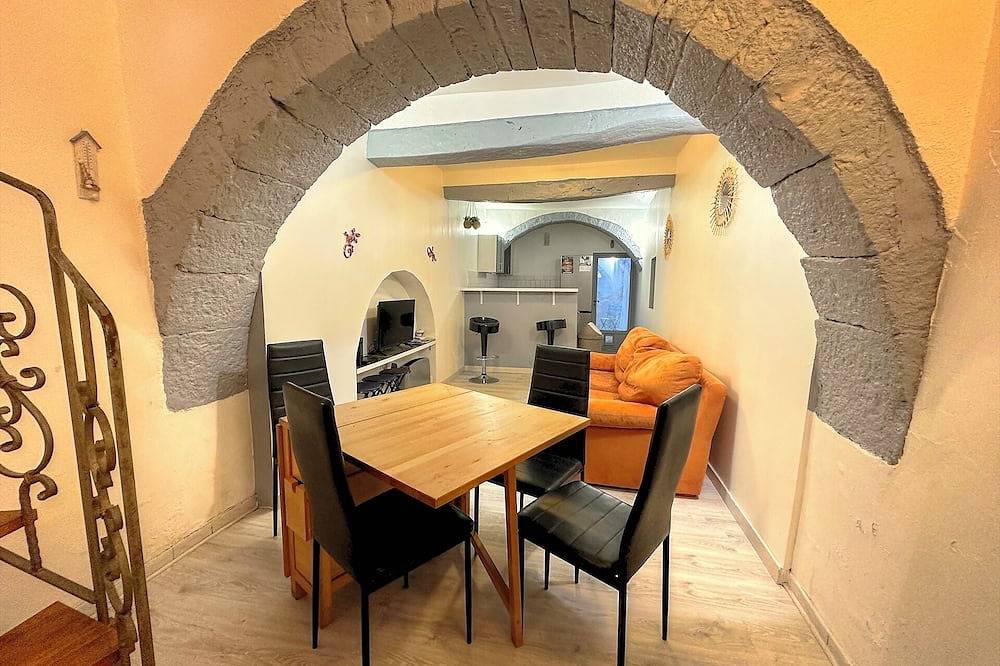 Village house in Aups, 15 minutes from the Gorges du Verdon in Aups, Brignoles region