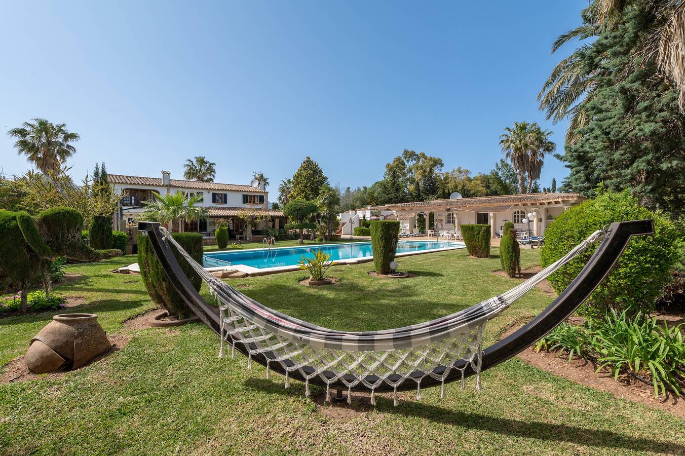 Villa La Vinya Gran mit Bergblick, Sauna, Pool, Jacuzzi, Wlan, A/C , Terrassen und Tennisplatz in Port de Pollença, Pollença
