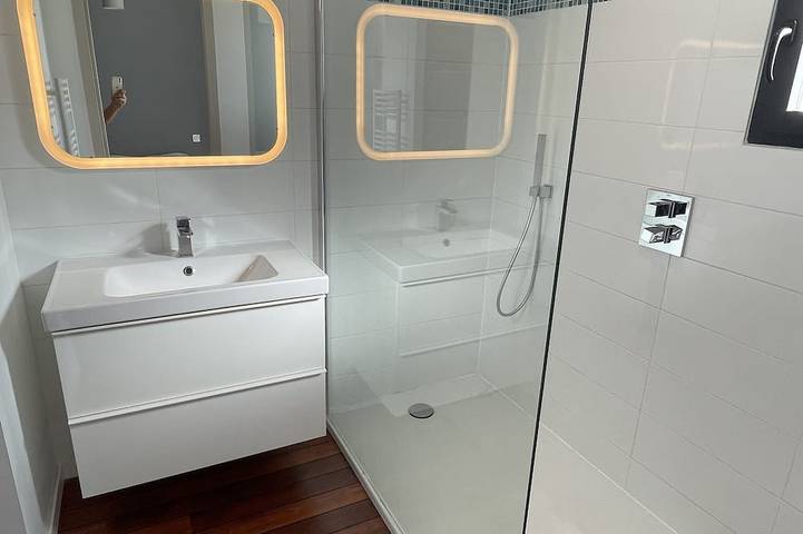 Magnifique contemporaine avec spa de nage chauffé à 15 min de Bordeaux centre. in Fargues-Saint-Hilaire, Région de Bordeaux