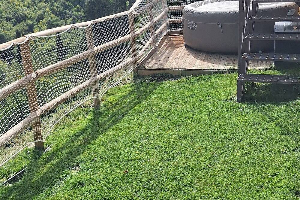 Entire apartment, House in the village of Castelletta at an altitude of 700 meters in the park Gola della Rossa in Fabriano, Ancona Province