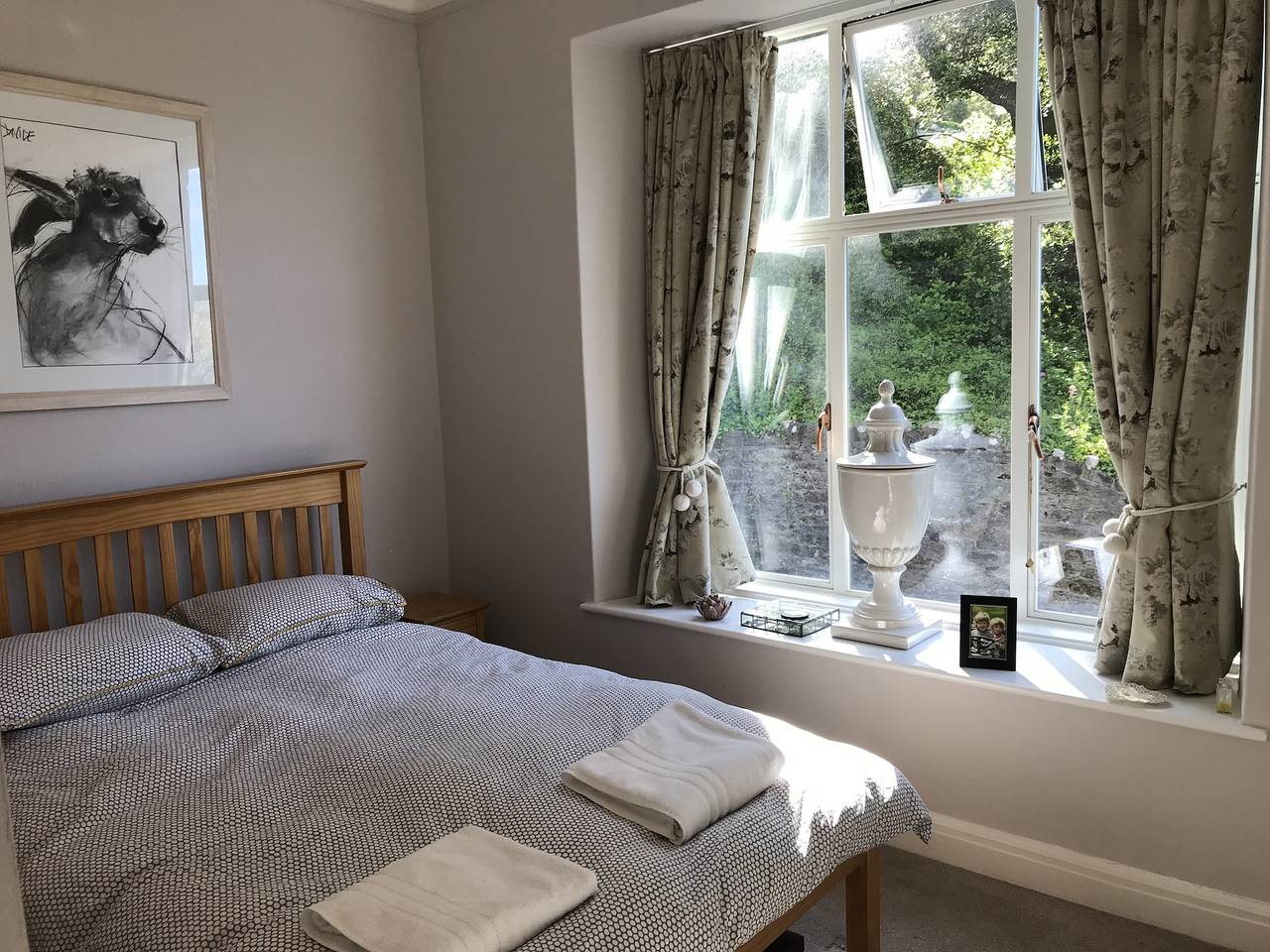 Entire holiday apartment, Seaside 2-Bed,  Sleeps 4, Parking & Pet Friendly in Salcombe, Devon