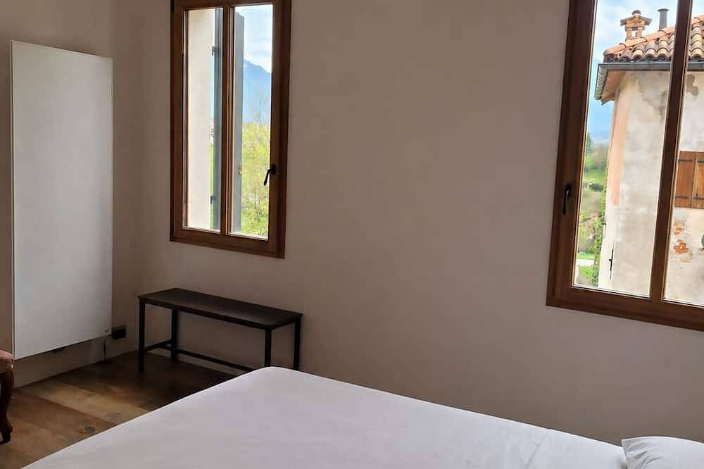 Entire apartment, Study Room in Belluno, Schiara