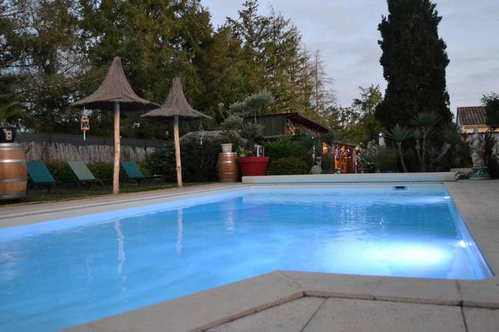 Location de vacances pour 4 personnes, avec sauna et piscine ainsi que jacuzzi et jardin, animaux acceptés à Saint-Denis-de-Pile