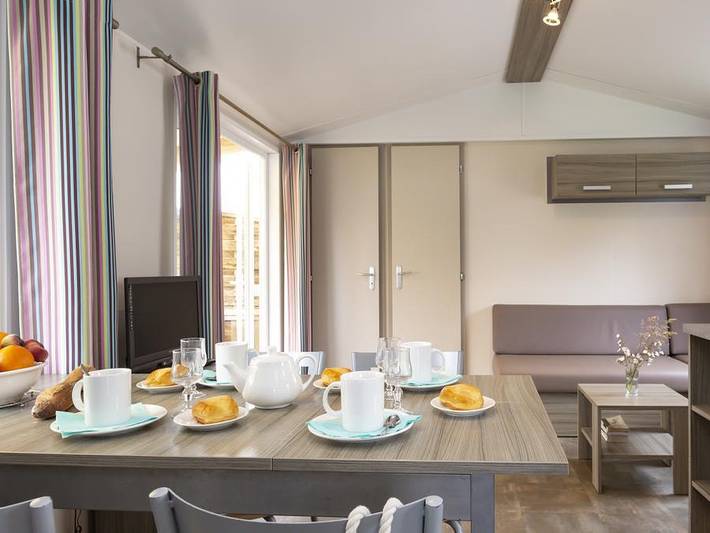 Flower Camping Le Kerleyou - Mobilhome 6 personnes - Mobil-home Premium 40m² - 3 chambres - terrasse couverte - Tv + draps + serviettes 6 pers. in Douarnenez, Iroise
