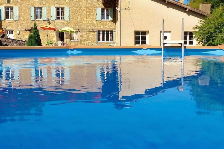 Location de vacances pour 12 personnes, avec Terrasse et Jardin à Saint-Cernin-de-l'Herm