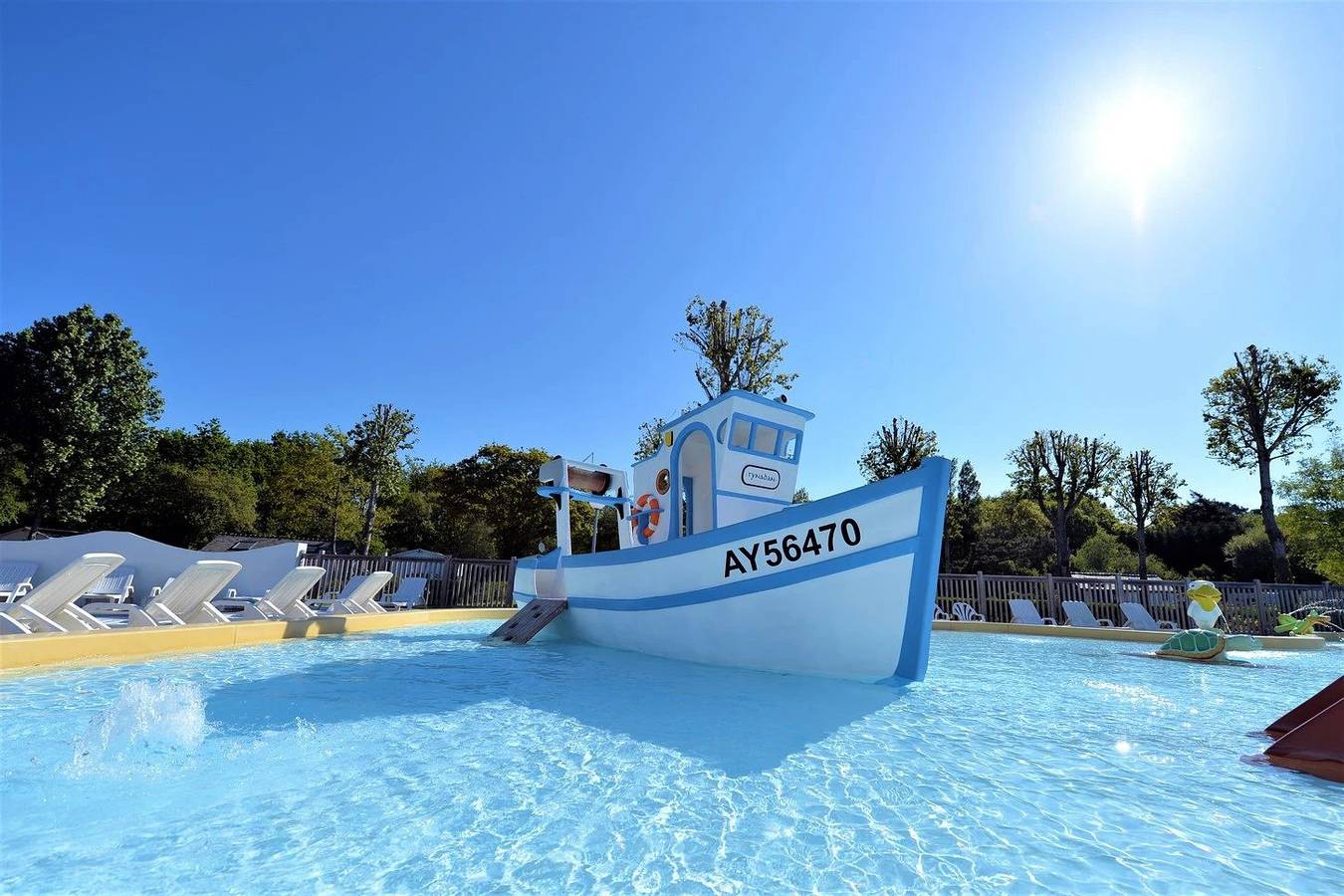 Camping 4 étoiles - Piscine  - eeiaee in La Trinité-sur-Mer, Côte des Mégalithes