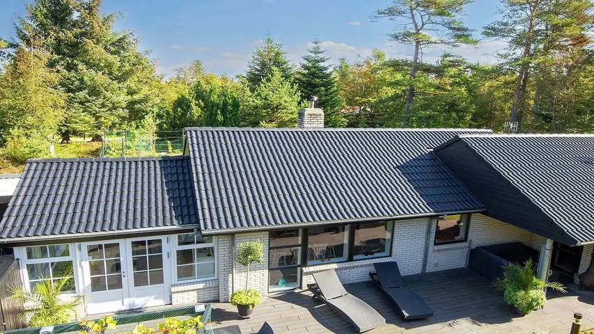 Ferienhaus für 7 Personen, mit Terrasse und Whirlpool