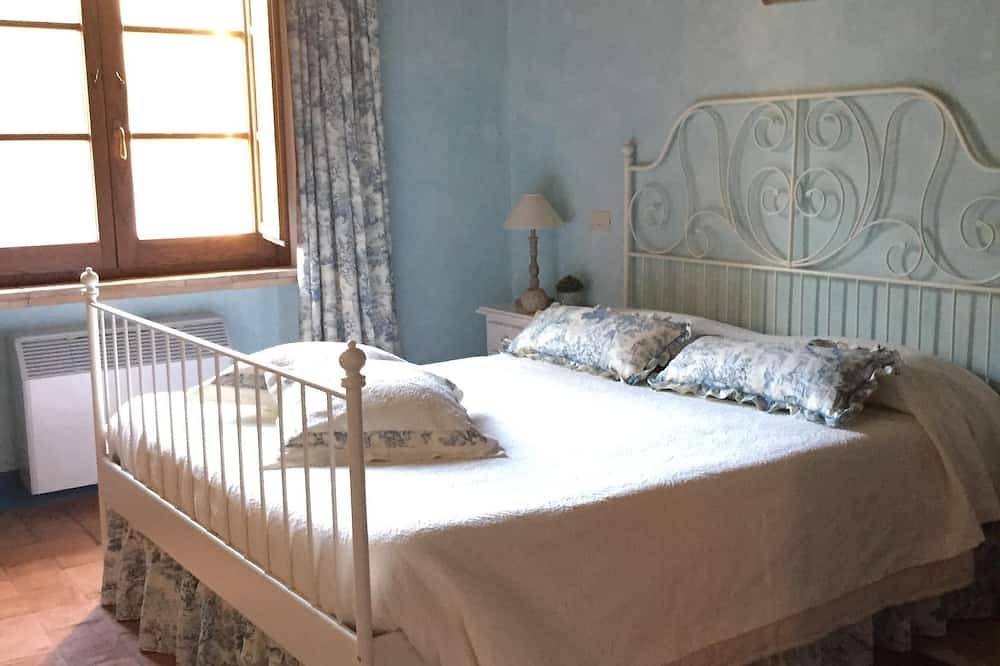 Beautiful stone country villa with pool in the hills in Casaprota, Terminillo