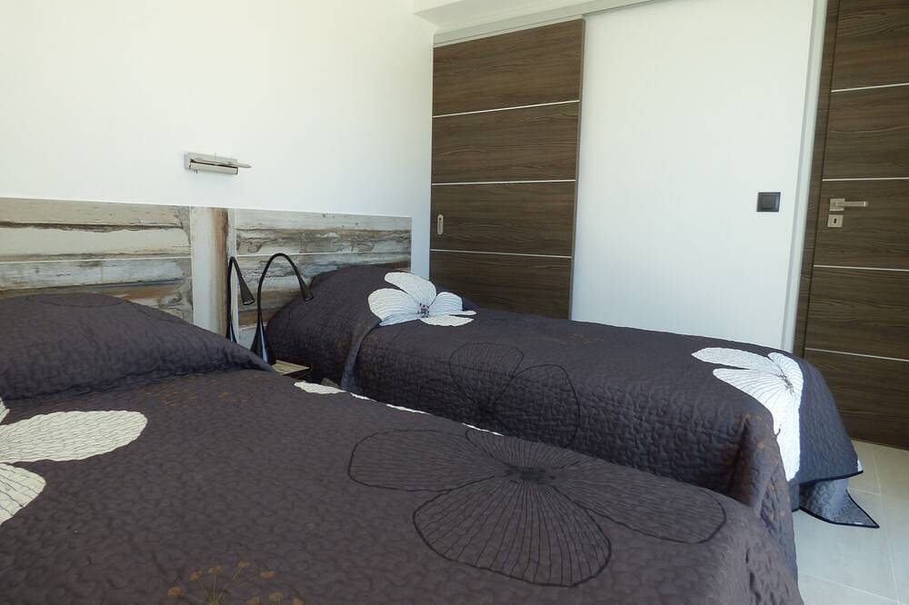 California air-conditioned villa and heated pool in Vence, Cannes region