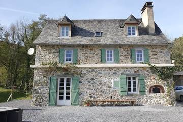 Gîte pour 6 personnes, avec jardin, animaux acceptés à Issor
