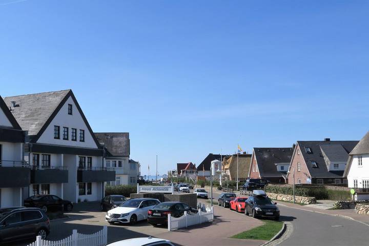 Ganze Wohnung, Stilvoll eingerichtetes Ferienappartement nahe der modernen Strandpromenade in Wenningstedt, Sylt