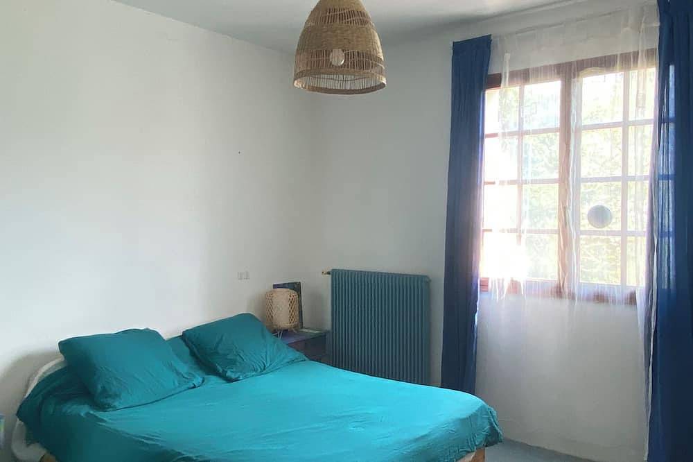 Maison ville/campagne 6 km de Tours, cuisine équipée, jardin, animaux bienvenus. in Fondettes, Région de Tours