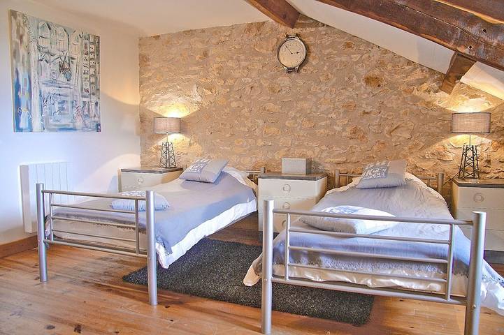 Gîte pour 7 personnes, avec piscine ainsi que jacuzzi et jardin à Bourlens - 4