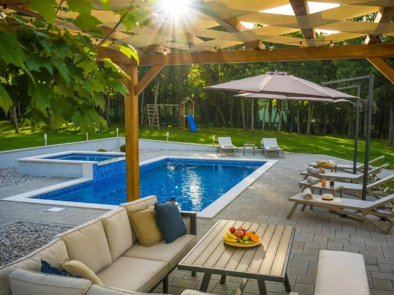 "Alte Eiche" mit Pool, Grill, Terrasse in Imotski, Makarska Riviera
