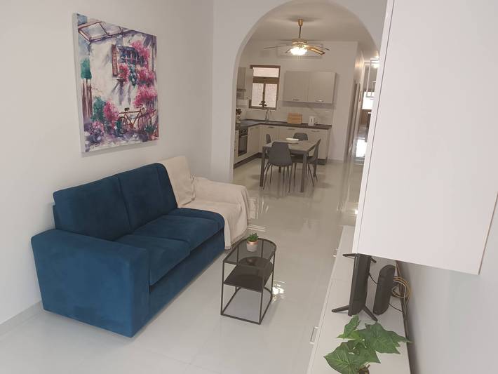 Appartement entier, Appartement 2 chambres élégant et spacieux en bord de mer in Marsalforn, Zebbug