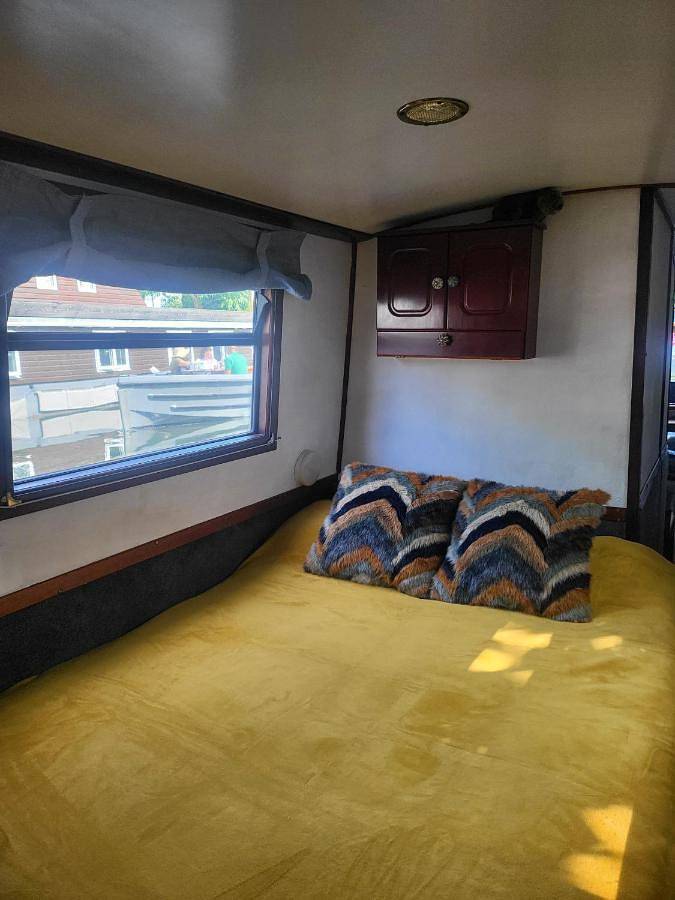 Comfy Canal in Little Venice for Family & Friends in London, Südostengland