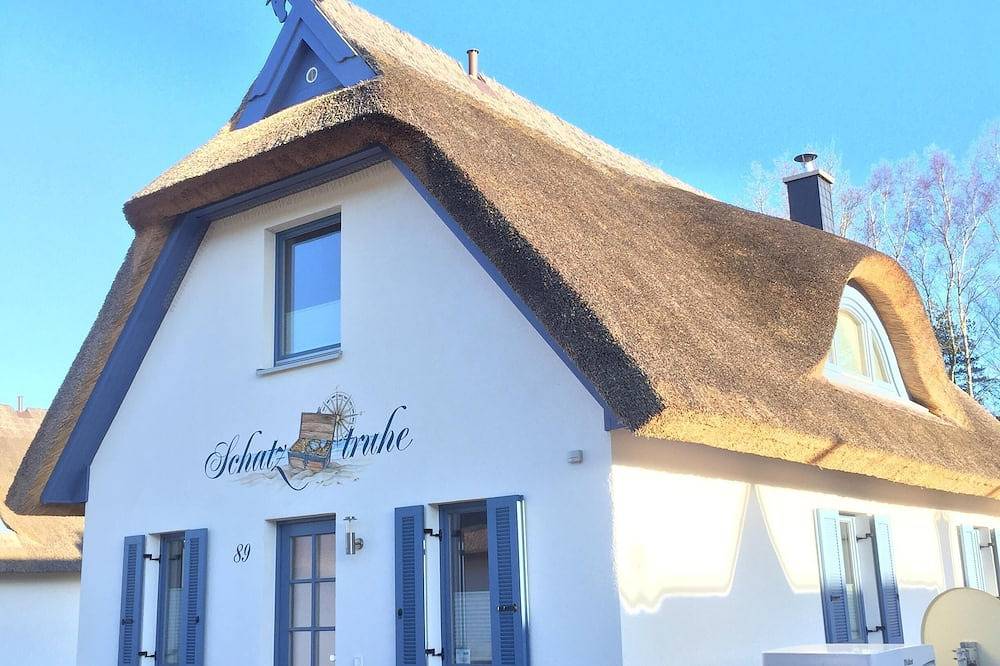 Idyllisches Fh mit viel Romantik, Sauna, Kamin, Garten & Strandkorb in Ostseebad Glowe, Glowe