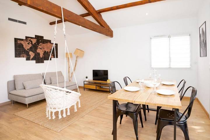 Gîte pour 4 personnes, avec piscine dans Calanque de Cap Rousset