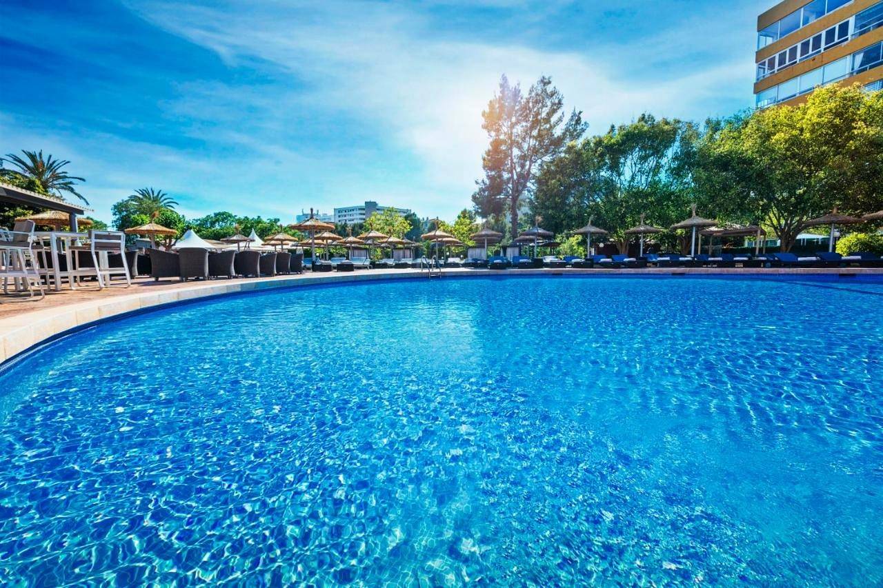 Hotel for 10 people with hot tub in Portals Nous, Calvià