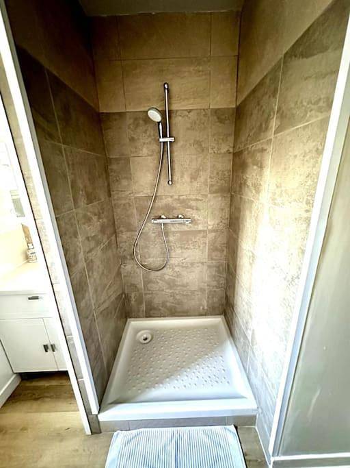 Appartement entier, One-Bedroom Apartment in Cusset, Région de Vichy