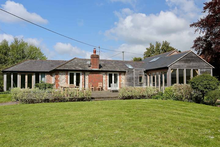 Holiday rental for 10 people, with garden, child-friendly in South Downs