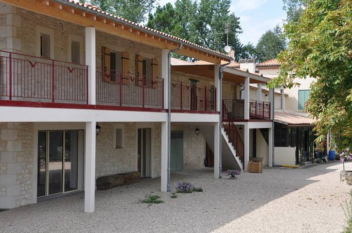 Gîte pour 8 personnes, avec jardin ainsi que piscine et terrasse en Gironde - 3