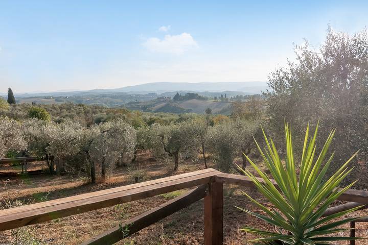 Entire studio, Studio 'Il Piccolo Borgo - Con Vista' with Shared Pool, Wi-Fi and Air Conditioning in Gorgognano, Certaldo