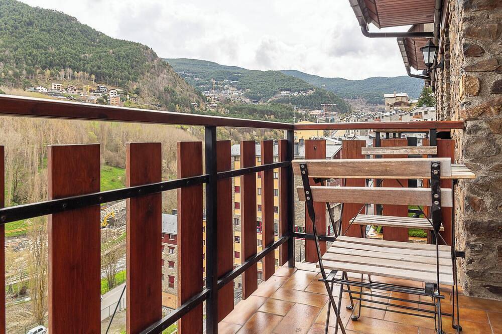 Entire apartment, Andbnb I Spacious and Cozy Retreat I 9 Min to Ski Lift in La Massana (City), Pal Arinsal