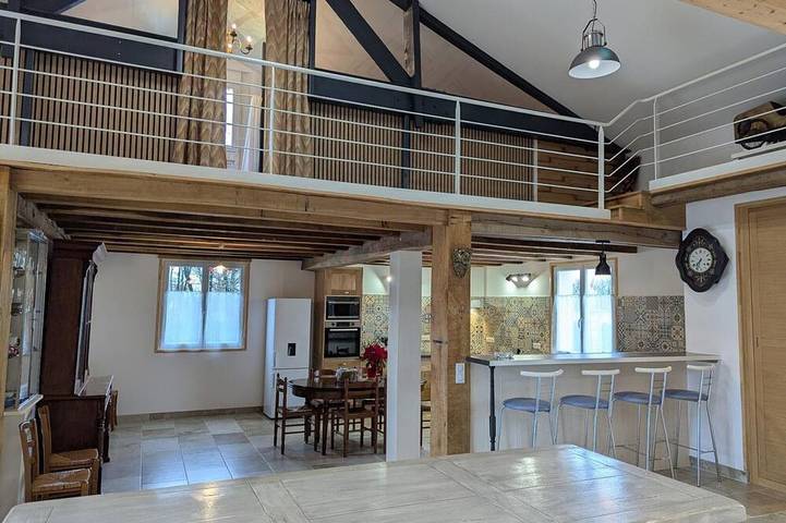 Gîte pour 8 personnes, avec Terrasse et Jardin à Dirac