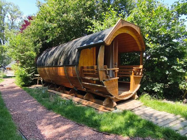 Chambre d’hôte pour 3 personnes, avec Jacuzzi et Terrasse ainsi que Jardin et Sauna