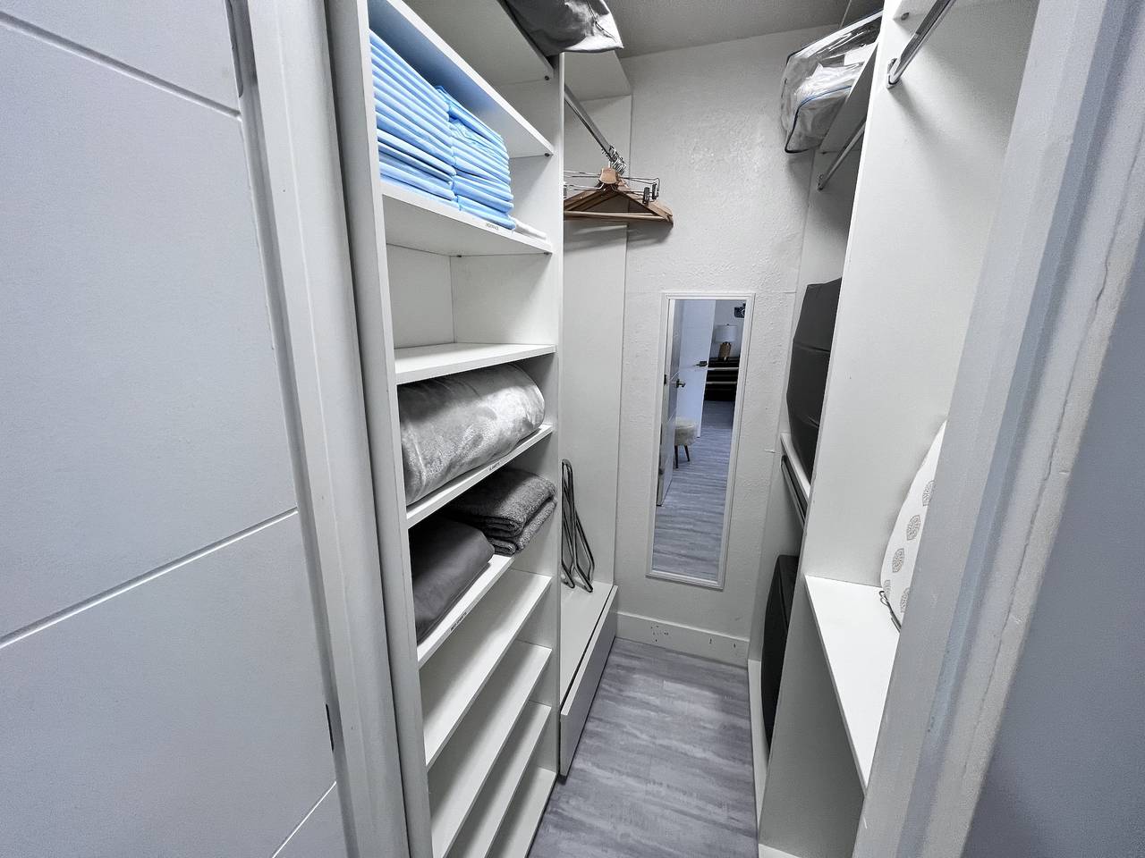 Entire studio, 💎stylish Studio Apartment By Miami Airport in Miami, Florida