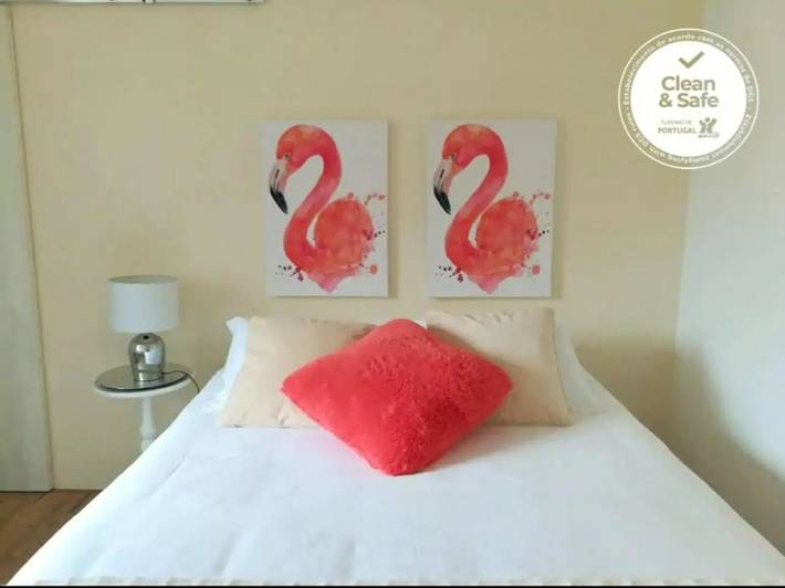 Location de vacances pour 8 personnes, avec Balcon et Terrasse ainsi que Jardin et Vue dans Mem Martins