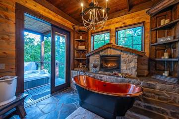 Log Cabin for 2 Guests in Broken Bow Lake, McCurtain County, Picture 4