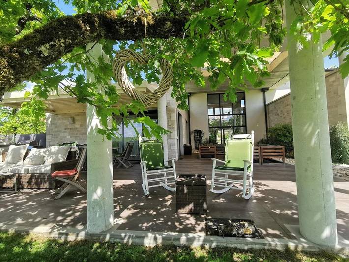 Location de vacances pour 8 personnes, avec jardin et terrasse ainsi que jacuzzi et piscine à Lalbenque - 3