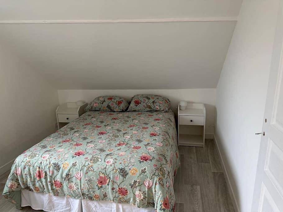 Appartement entier, One-Bedroom Apartment in Lillebonne, Région du Havre